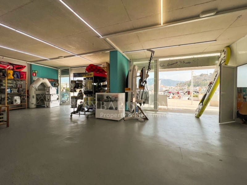 Yritys myytävänä paikassa Denia mukana 
autotalli - 1 650 000 € (Ref: 9929033)