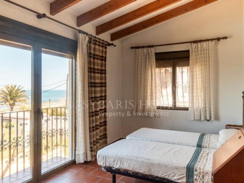 4 soverom Villa til salgs i Denia med garasje - € 1 200 000 (Ref: 9964959)