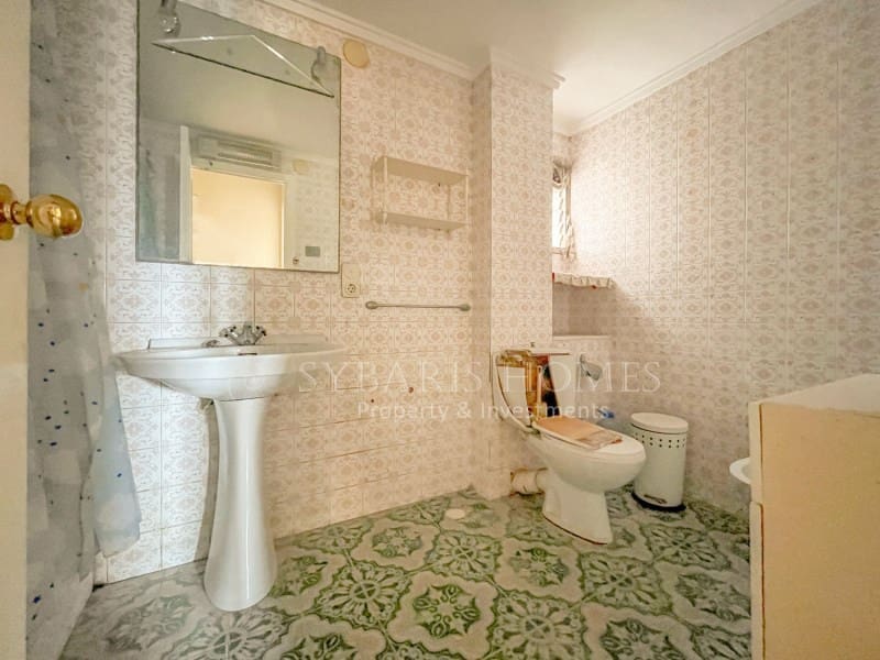 4 bedroom Apartment for sale in Benissa - € 165,000 (Ref: 9996768)