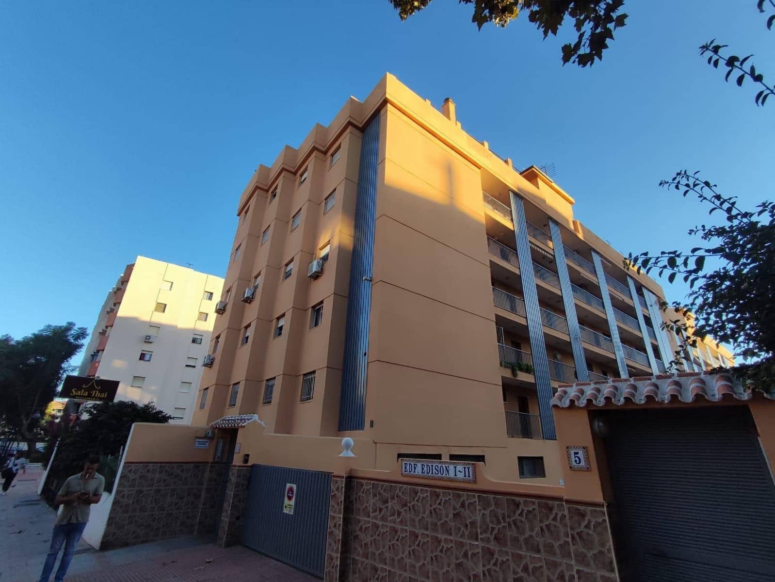 Apartamento de 3 habitaciones en Fuengirola en venta con piscina garaje - 360.000 € (Ref: 9434749)