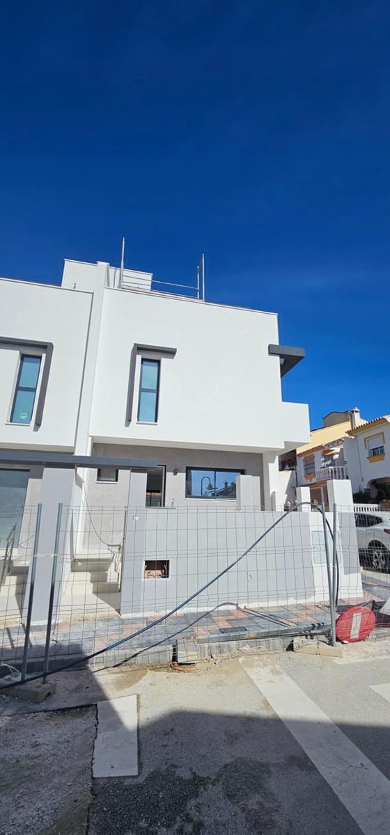 Adosado de 3 habitaciones en Mijas en venta con garaje - 430.000 € (Ref: 9434756)