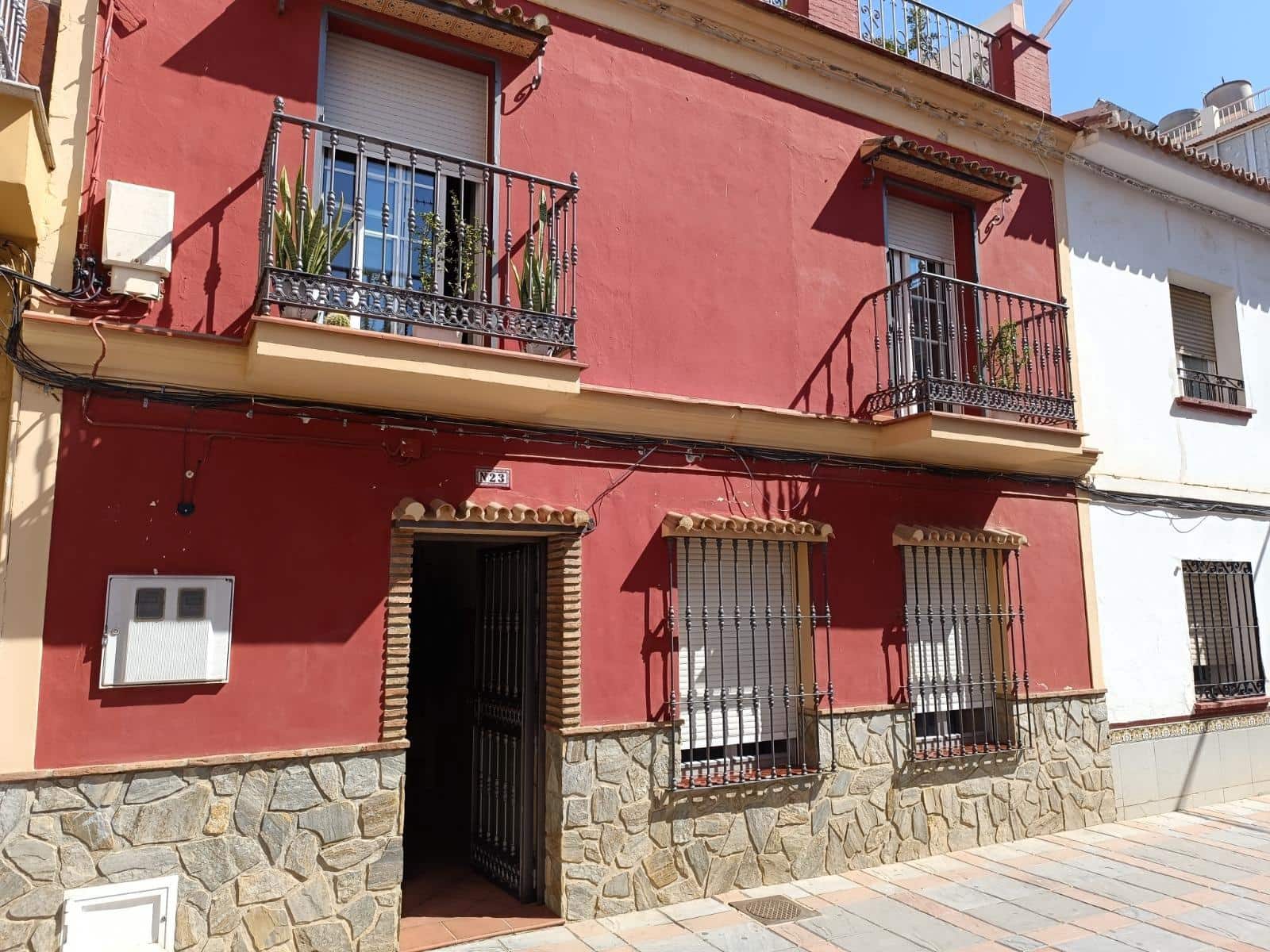Pareado de 5 habitaciones en Fuengirola en venta - 450.000 € (Ref: 9434761)