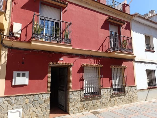 Pareado de 5 habitaciones en Zona Puerto Deportivo, Fuengirola en venta - 450.000 € (Ref: 9434761)