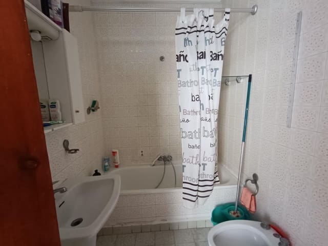 Pareado de 5 habitaciones en Zona Puerto Deportivo, Fuengirola en venta - 450.000 € (Ref: 9434761)