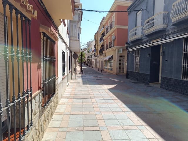 Pareado de 5 habitaciones en Zona Puerto Deportivo, Fuengirola en venta - 450.000 € (Ref: 9434761)