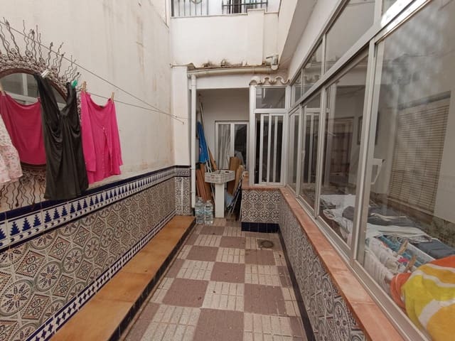 Pareado de 5 habitaciones en Zona Puerto Deportivo, Fuengirola en venta - 450.000 € (Ref: 9434761)