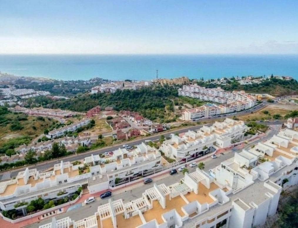 2 bedroom Penthouse for sale in Benalmadena with pool garage - € 593,000 (Ref: 9434763)