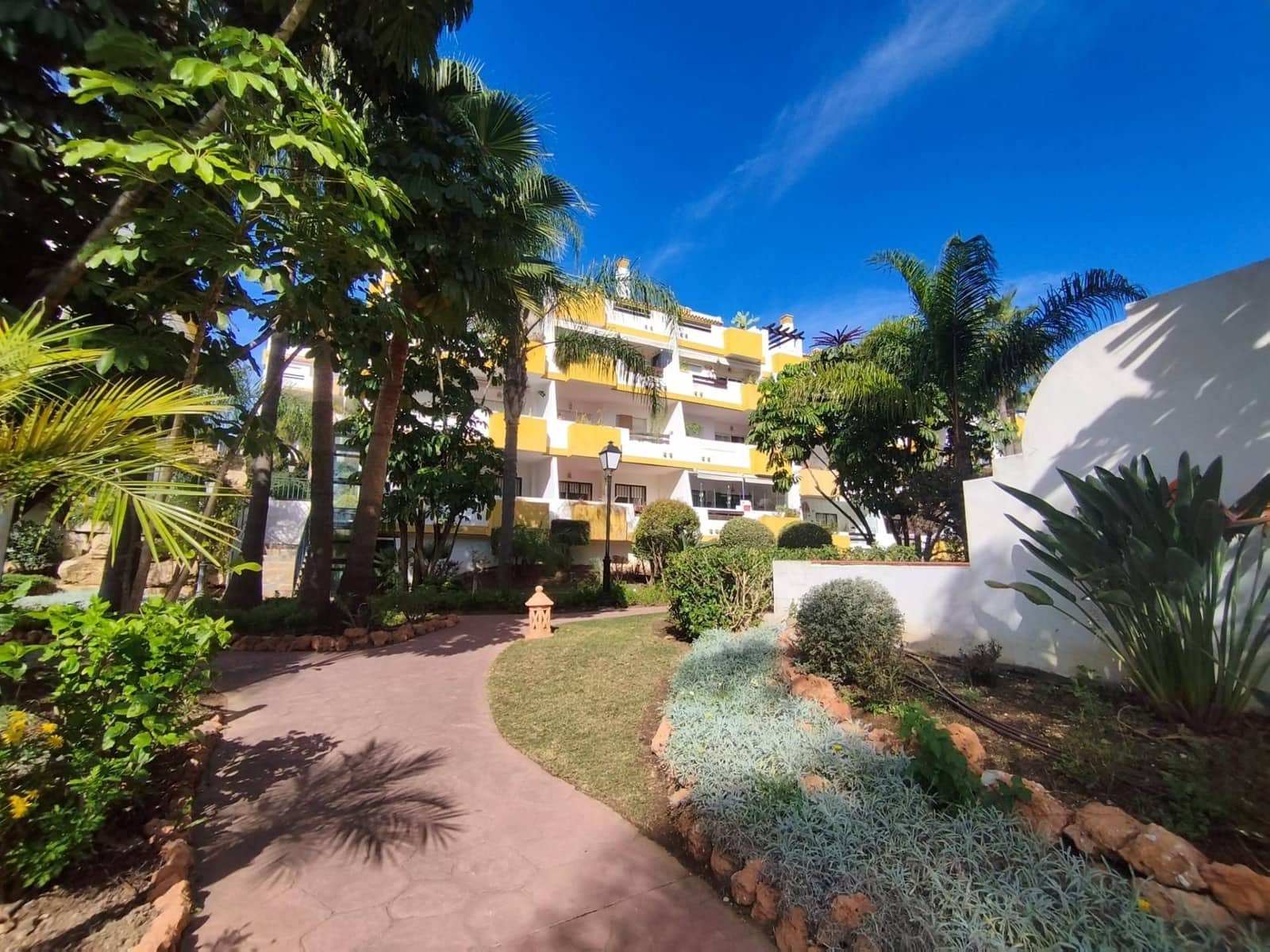 2 soveværelse Penthouse til leje i Mijas med swimmingpool garage - € 1.950 (Ref: 9548822)