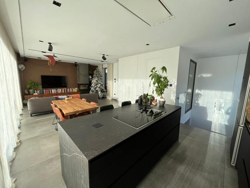 5 bedroom Villa for sale in Mijas with pool garage - € 1,650,000 (Ref: 9548829)