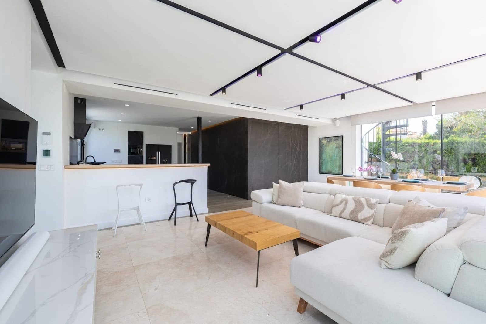 3 bedroom Villa for rent in La Cala de Mijas - € 3,500 (Ref: 9564311)