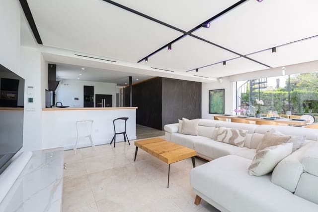 3 bedroom Villa for rent in La Cala de Mijas, Mijas - € 3,500 (Ref: 9564311)