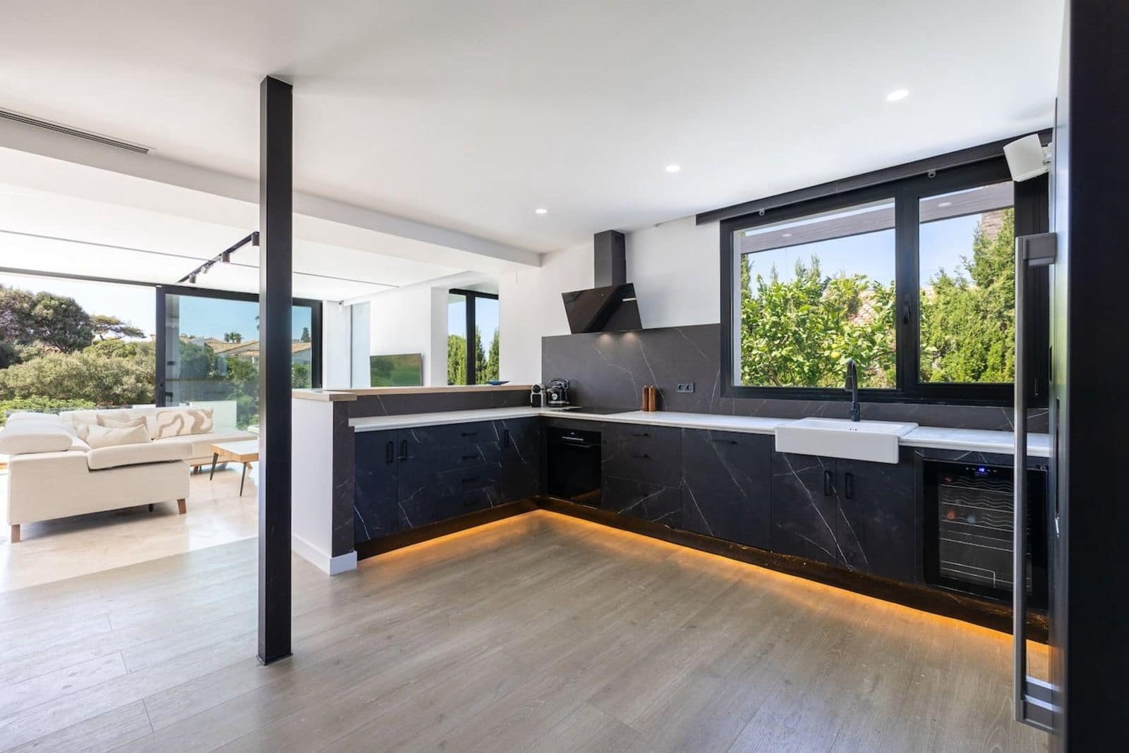 3 bedroom Villa for rent in La Cala de Mijas - € 3,500 (Ref: 9564311)