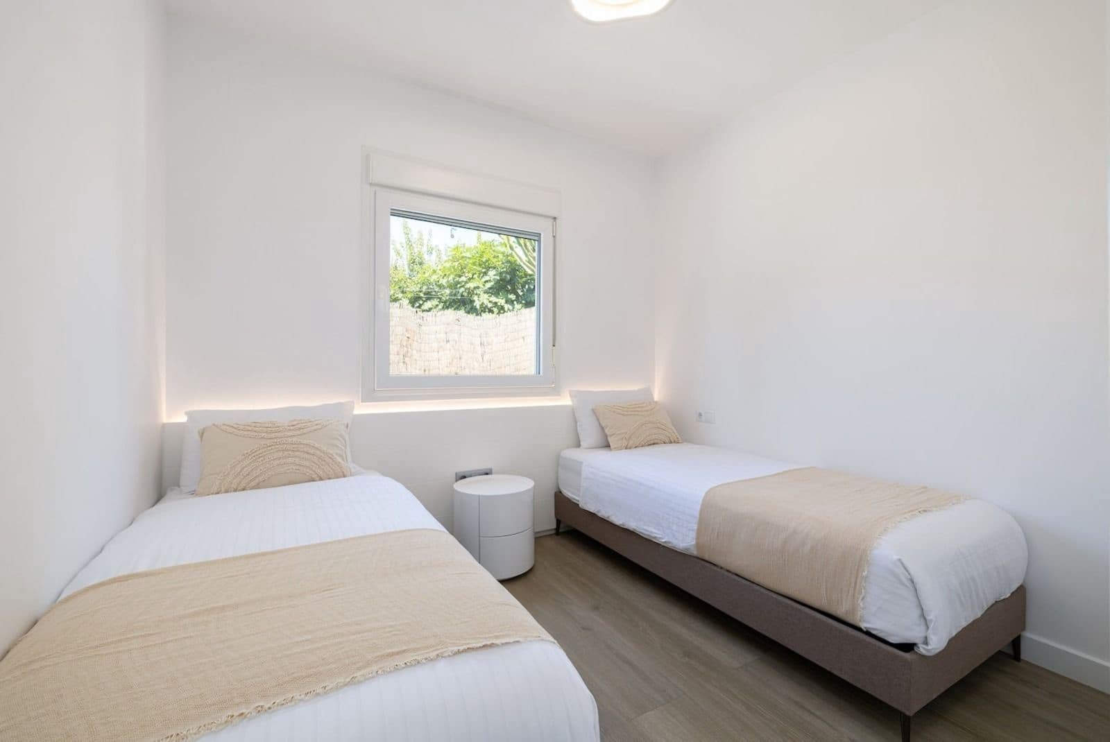 3 bedroom Villa for rent in La Cala de Mijas - € 3,500 (Ref: 9564311)