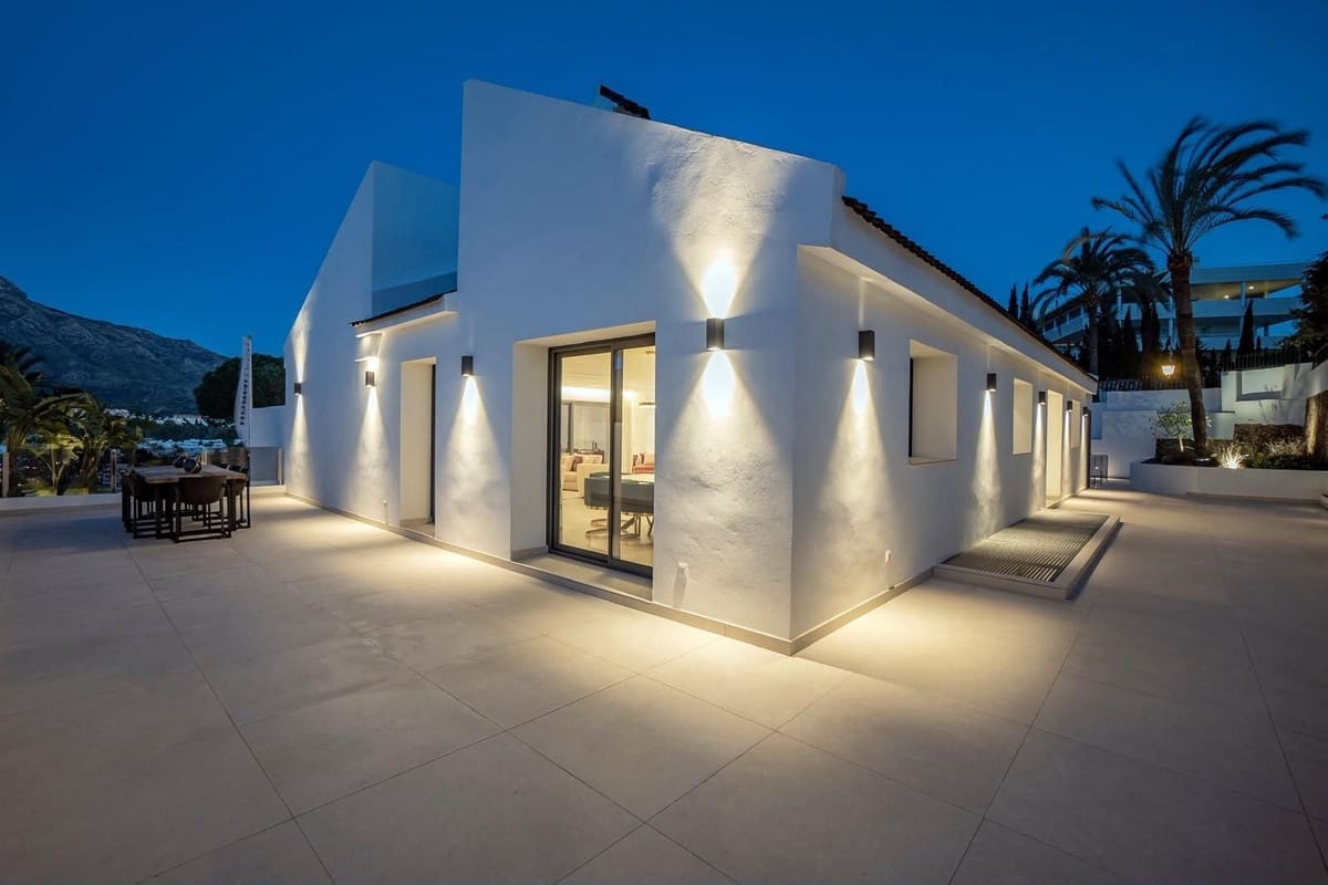 4 bedroom Villa for sale in Nueva Andalucia with pool garage - € 3,300,000 (Ref: 10000963)