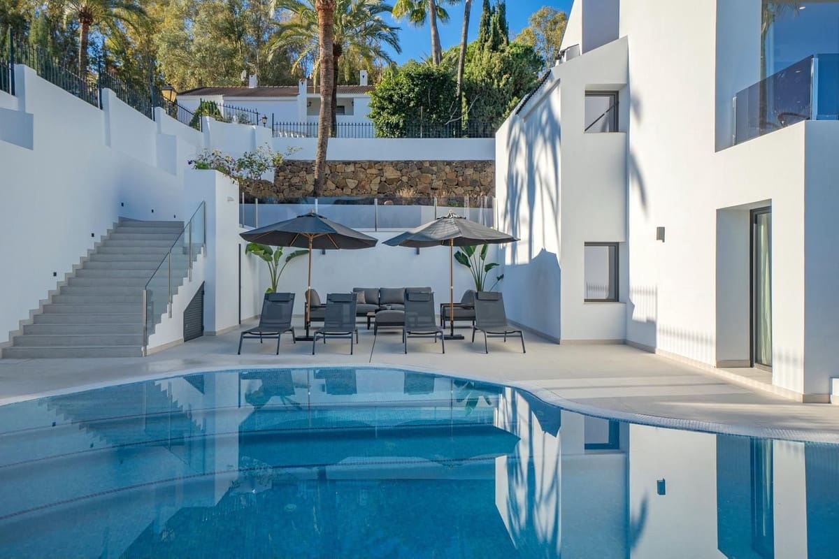 4 bedroom Villa for sale in Nueva Andalucia with pool garage - € 3,300,000 (Ref: 10000963)