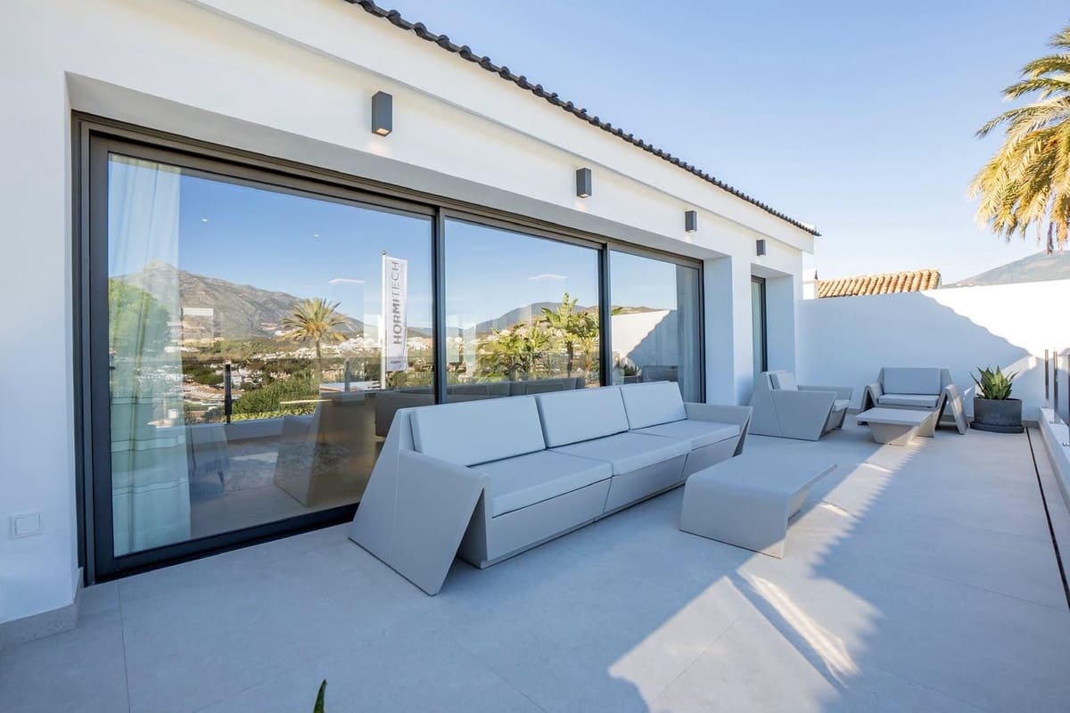 4 bedroom Villa for sale in Nueva Andalucia with pool garage - € 3,300,000 (Ref: 10000963)