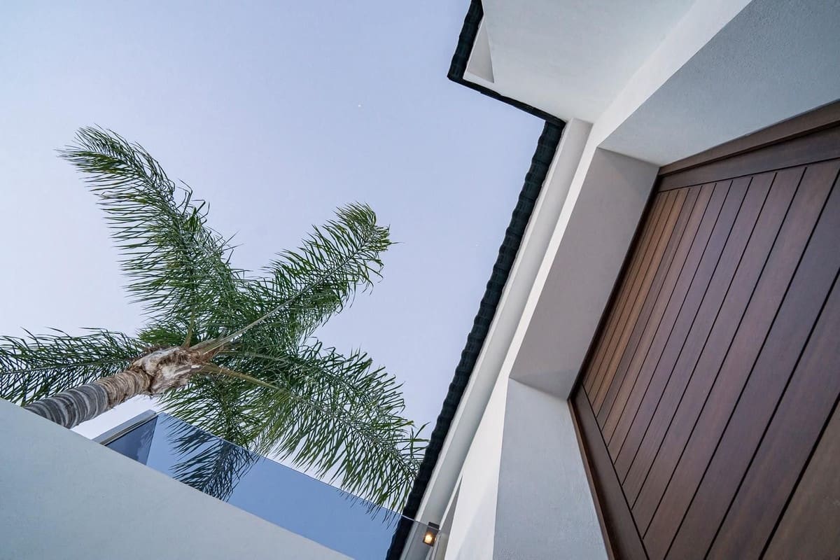 4 bedroom Villa for sale in Nueva Andalucia with pool garage - € 3,300,000 (Ref: 10000963)