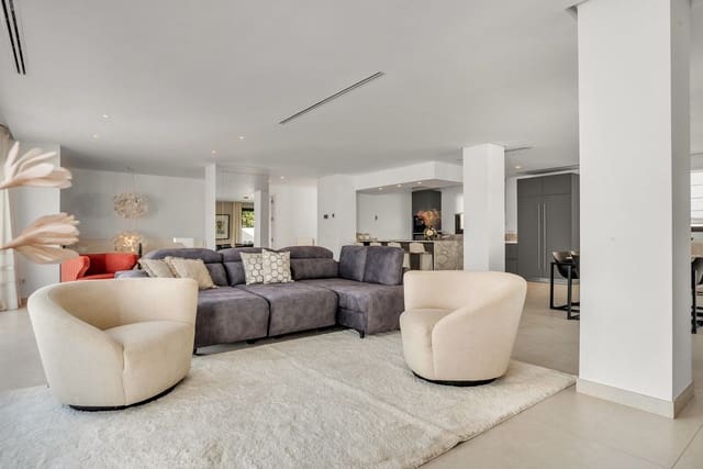 Chalet de 4 habitaciones en Nueva Andalucia, Marbella en venta con piscina garaje - 3.495.000 € (Ref: 10000963)