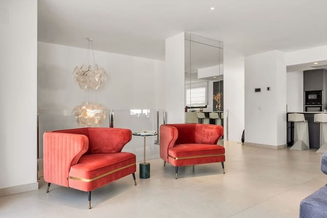 Chalet de 4 habitaciones en Nueva Andalucia, Marbella en venta con piscina garaje - 3.495.000 € (Ref: 10000963)