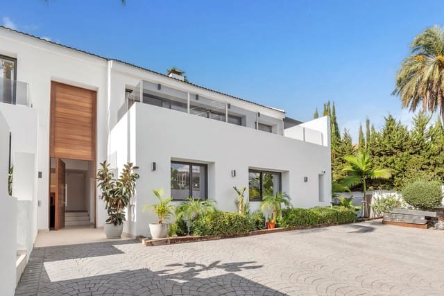 Chalet de 4 habitaciones en Nueva Andalucia, Marbella en venta con piscina garaje - 3.495.000 € (Ref: 10000963)