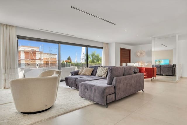 Chalet de 4 habitaciones en Nueva Andalucia, Marbella en venta con piscina garaje - 3.495.000 € (Ref: 10000963)