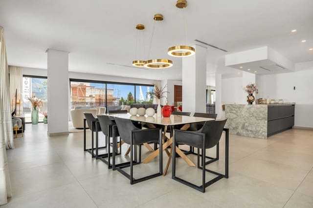 Chalet de 4 habitaciones en Nueva Andalucia, Marbella en venta con piscina garaje - 3.495.000 € (Ref: 10000963)