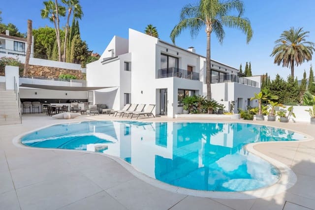 Chalet de 4 habitaciones en Nueva Andalucia, Marbella en venta con piscina garaje - 3.495.000 € (Ref: 10000963)