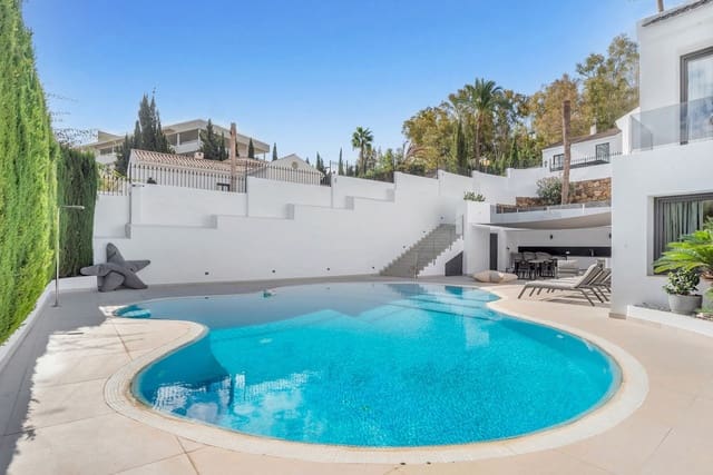 Chalet de 4 habitaciones en Nueva Andalucia, Marbella en venta con piscina garaje - 3.495.000 € (Ref: 10000963)