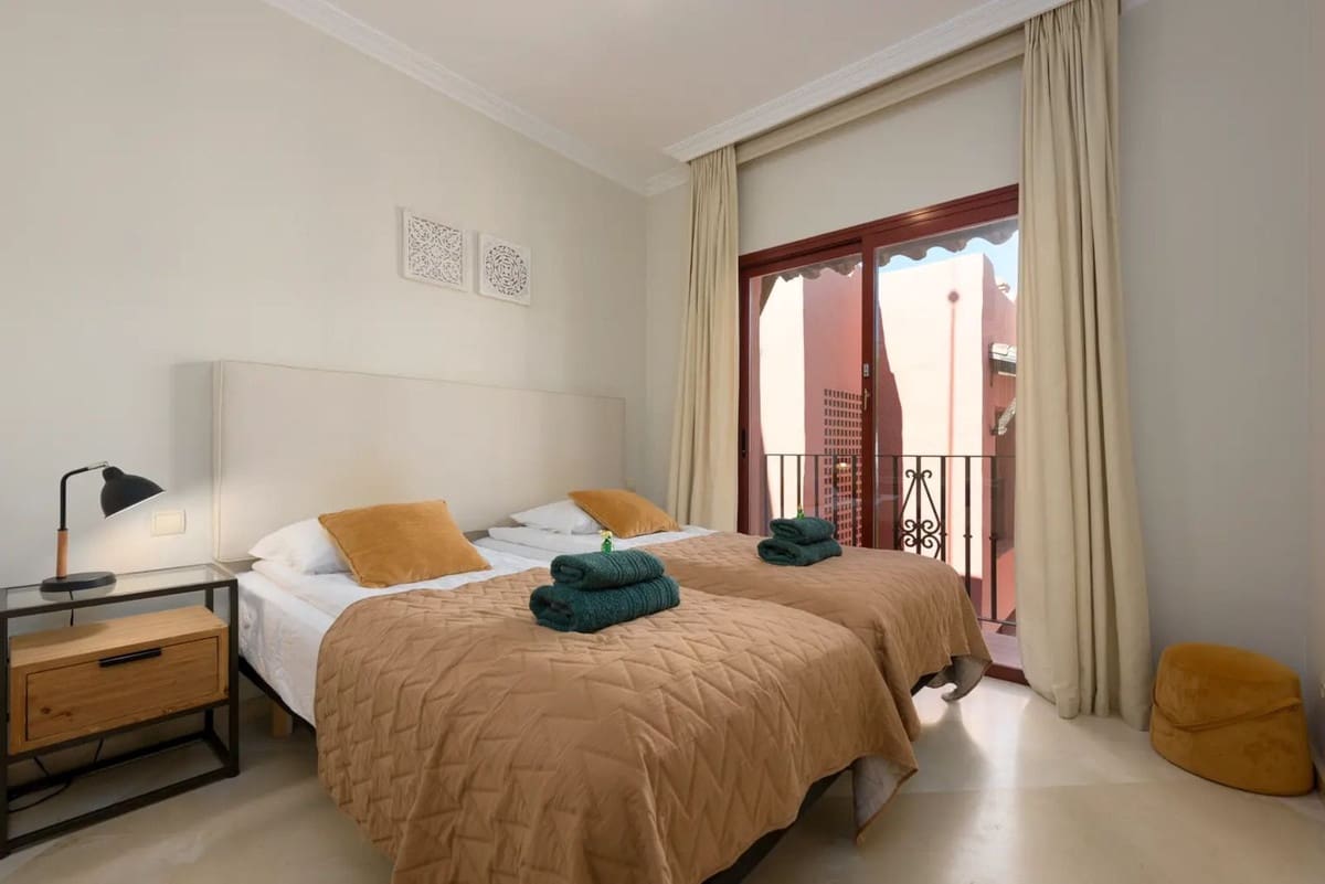 2 bedroom Apartment for sale in Elviria with pool garage - € 549,000 (Ref: 10007577)