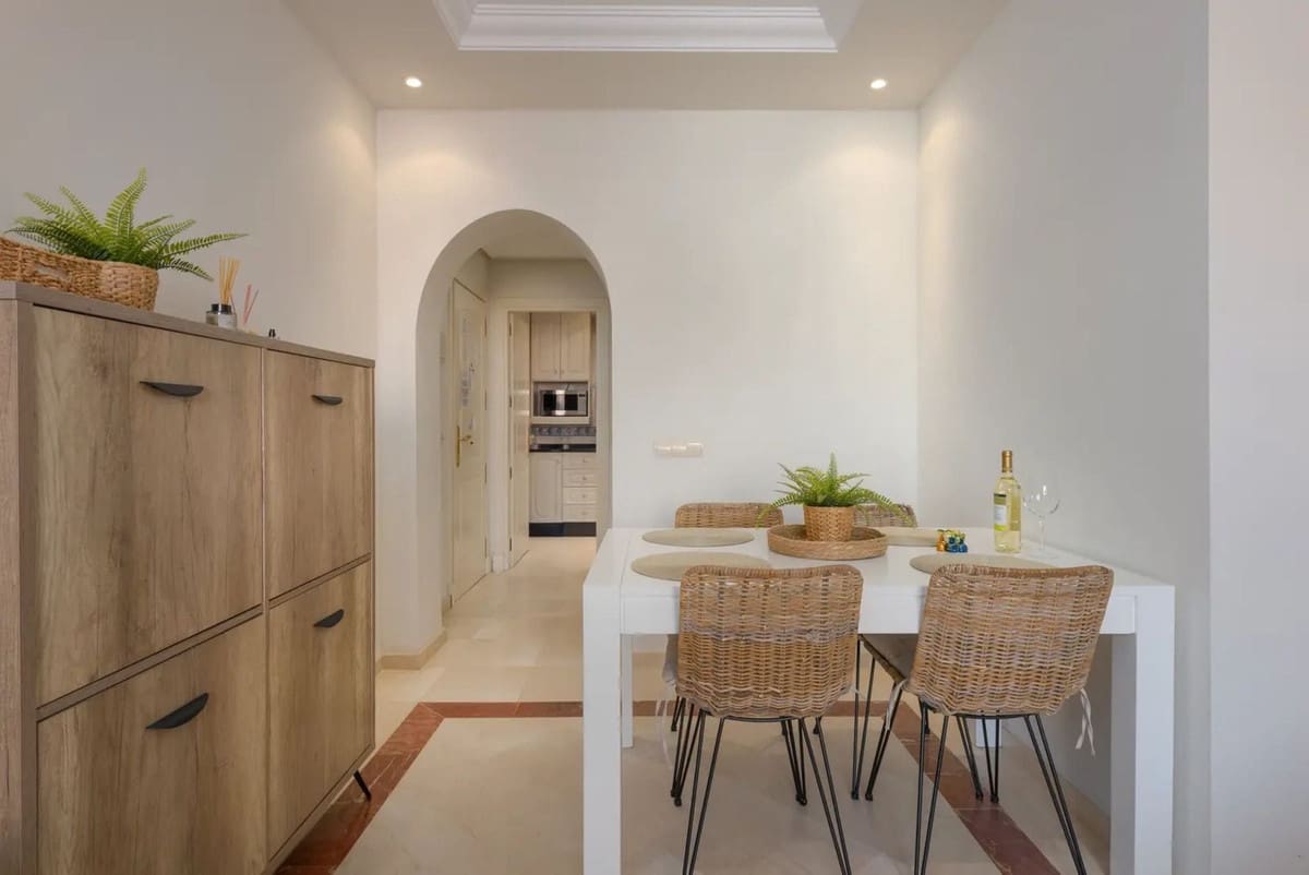 2 bedroom Apartment for sale in Elviria with pool garage - € 549,000 (Ref: 10007577)