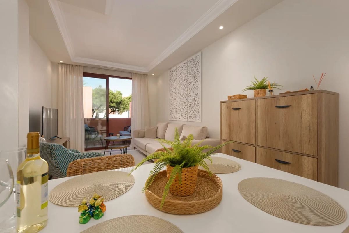 2 bedroom Apartment for sale in Elviria with pool garage - € 549,000 (Ref: 10007577)