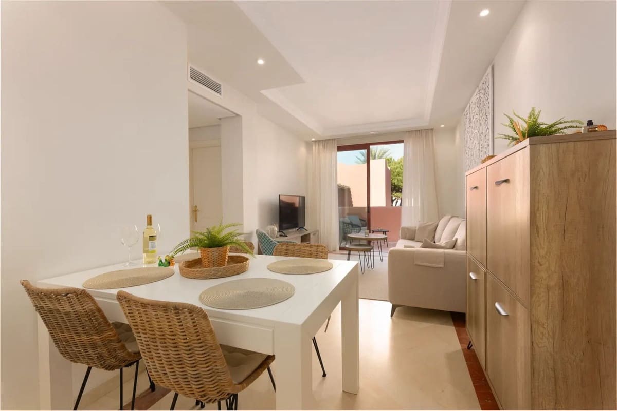 2 bedroom Apartment for sale in Elviria with pool garage - € 549,000 (Ref: 10007577)