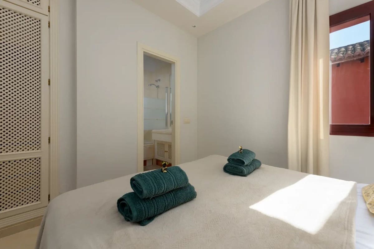 2 bedroom Apartment for sale in Elviria with pool garage - € 549,000 (Ref: 10007577)