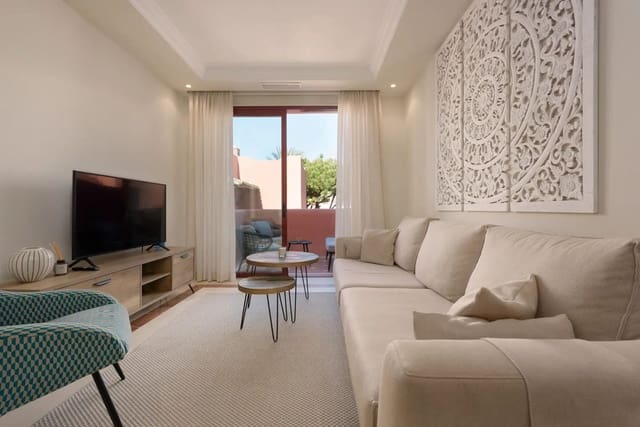 2 bedroom Apartment for sale in Elviria, Marbella with pool garage - € 549,000 (Ref: 10007577)