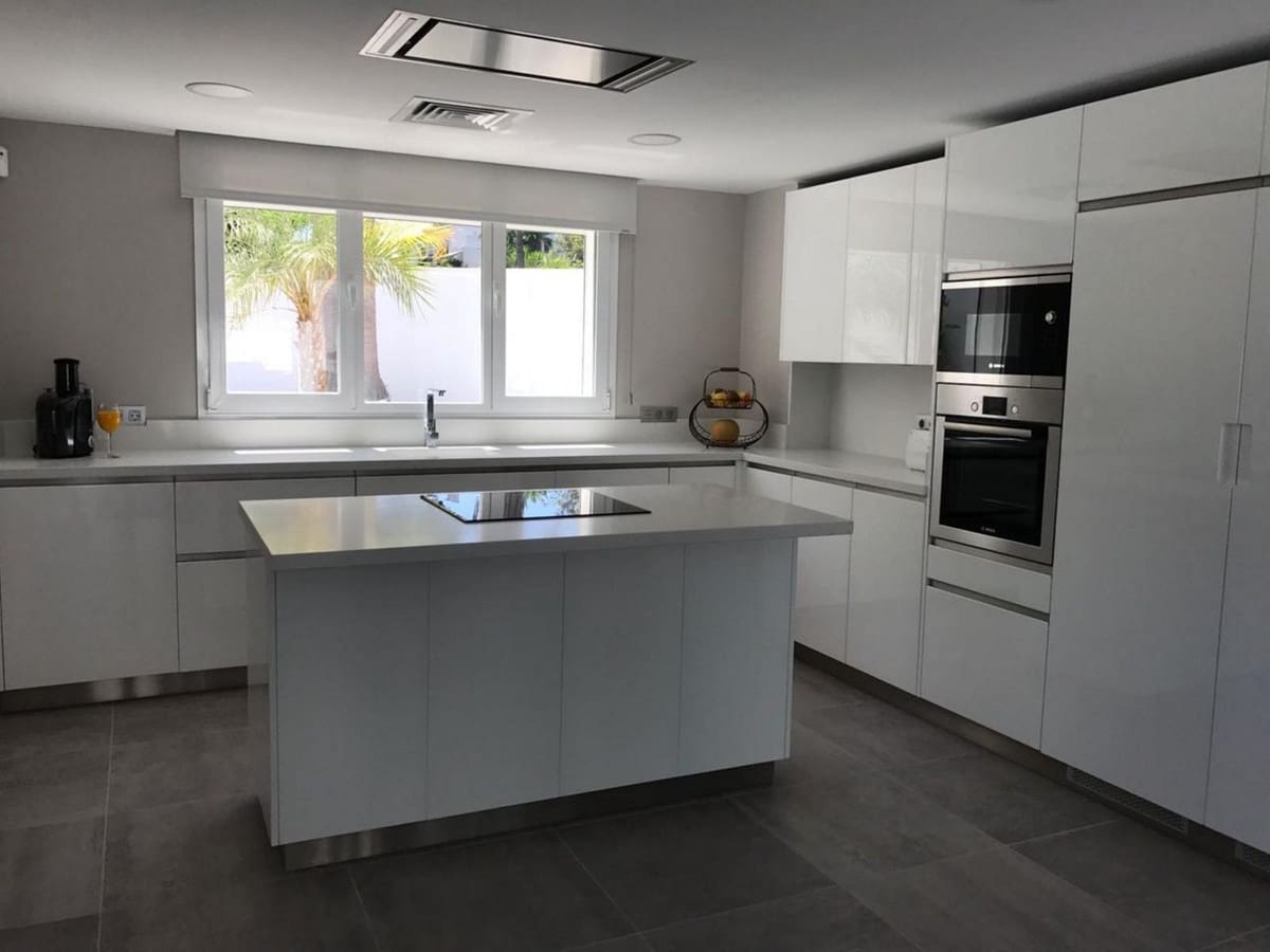 5 soveværelse Villa til salg i Nueva Andalucia med swimmingpool - € 2.400.000 (Ref: 10007772)