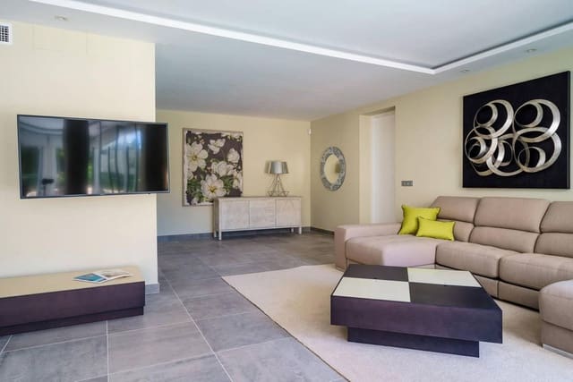 5 soveværelse Villa til salg i Nueva Andalucia, Marbella med swimmingpool - € 2.400.000 (Ref: 10007772)