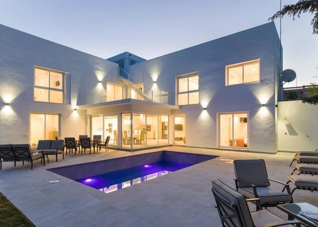 5 soveværelse Villa til salg i Nueva Andalucia, Marbella med swimmingpool - € 2.400.000 (Ref: 10007772)