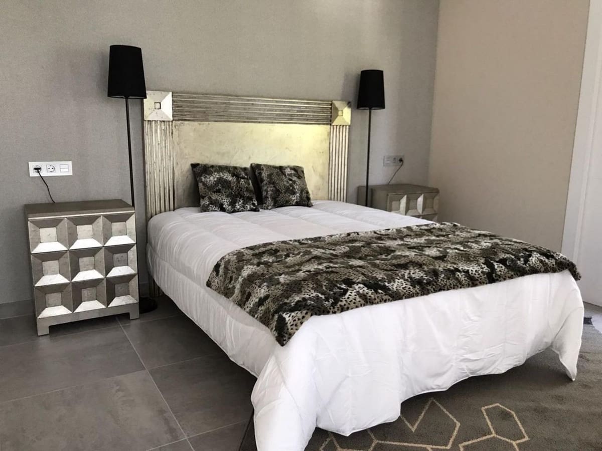 5 soveværelse Villa til salg i Nueva Andalucia med swimmingpool - € 2.400.000 (Ref: 10007772)