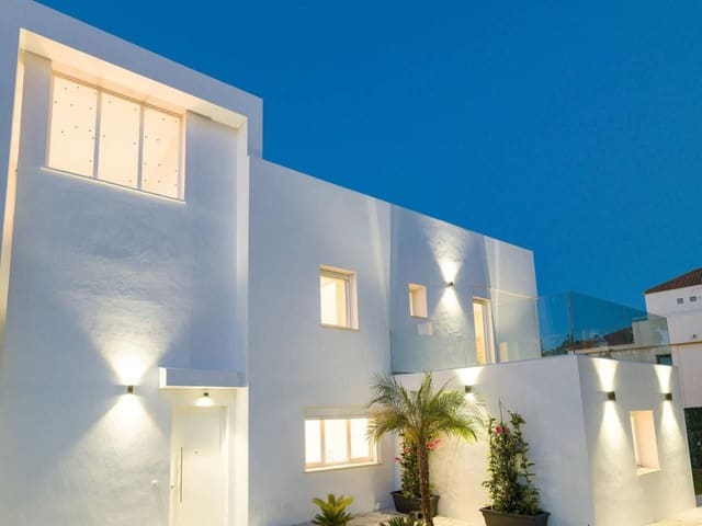 5 soverom Villa til salgs i Nueva Andalucia, Marbella med svømmebasseng - € 2 400 000 (Ref: 10007772)