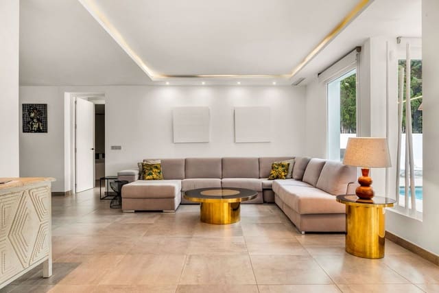 5 soveværelse Villa til salg i Nueva Andalucia, Marbella med swimmingpool - € 2.399.000 (Ref: 10007772)