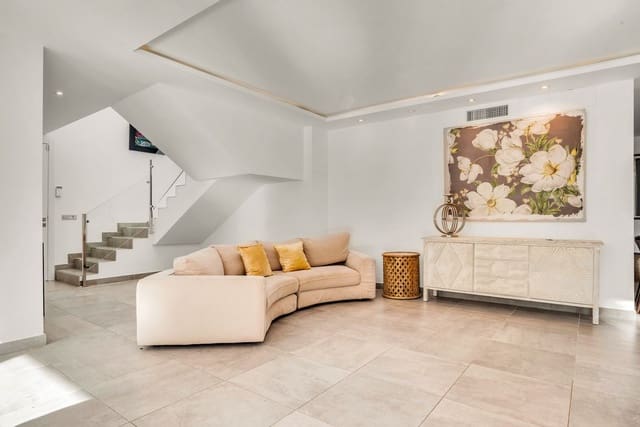 5 soveværelse Villa til salg i Nueva Andalucia, Marbella med swimmingpool - € 2.399.000 (Ref: 10007772)