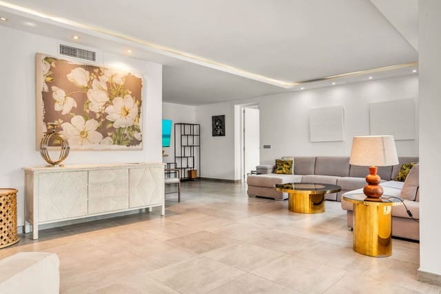 5 soveværelse Villa til salg i Nueva Andalucia, Marbella med swimmingpool - € 2.399.000 (Ref: 10007772)