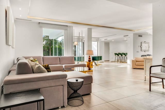5 soveværelse Villa til salg i Nueva Andalucia, Marbella med swimmingpool - € 2.399.000 (Ref: 10007772)