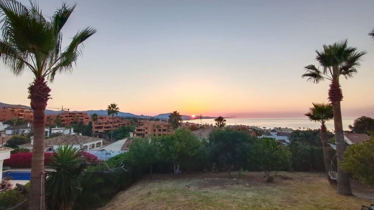Chalet de 3 habitaciones en Buenas Noches en venta con piscina garaje - 1.495.000 € (Ref: 10008037)