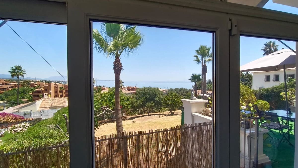 Chalet de 3 habitaciones en Buenas Noches en venta con piscina garaje - 1.495.000 € (Ref: 10008037)
