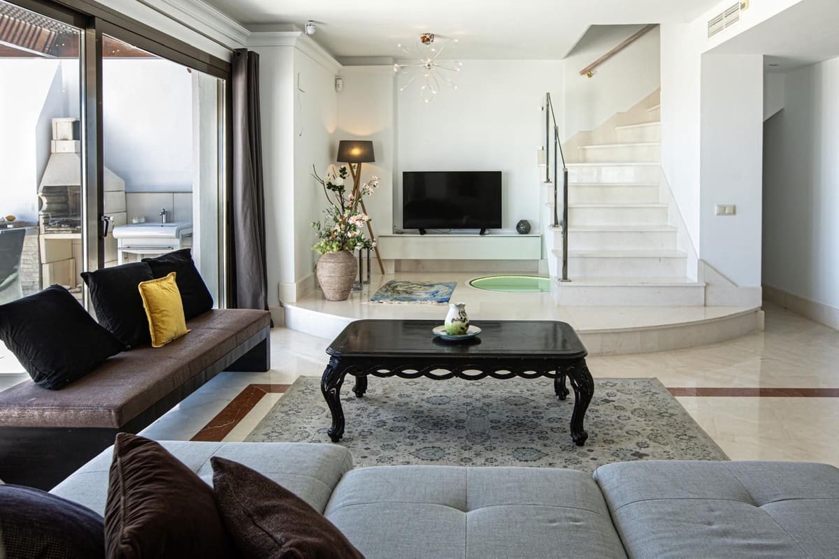 5 slaapkamer Appartement voor vakantieverhuur in La Cala de Mijas met zwembad garage - € 1.500 (Ref: 10014689)