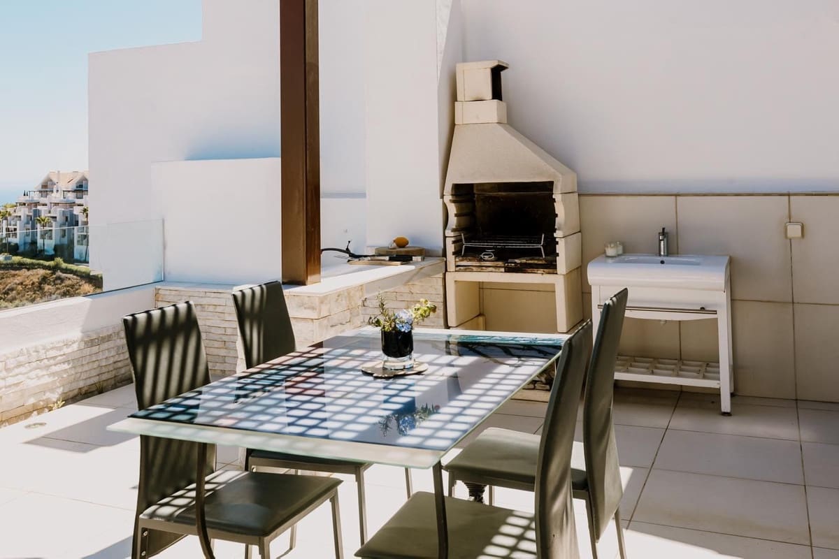 5 slaapkamer Appartement voor vakantieverhuur in La Cala de Mijas met zwembad garage - € 1.500 (Ref: 10014689)