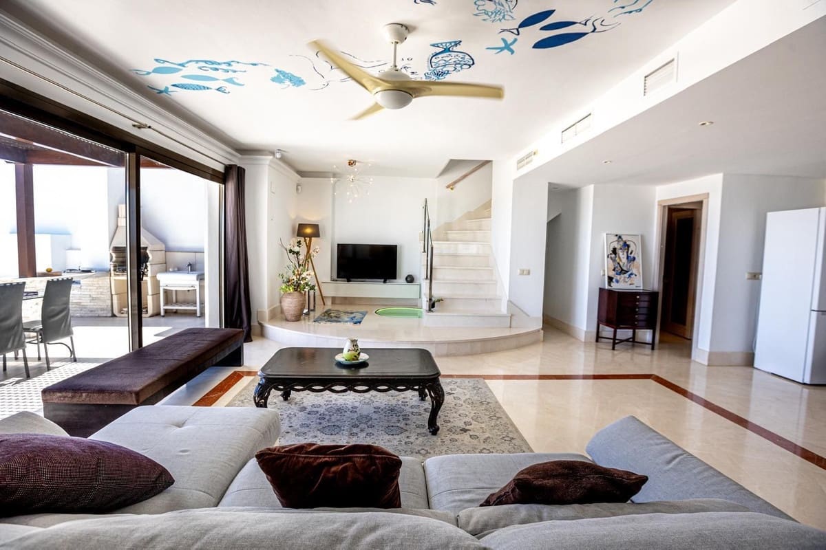 5 slaapkamer Appartement voor vakantieverhuur in La Cala de Mijas met zwembad garage - € 1.500 (Ref: 10014689)