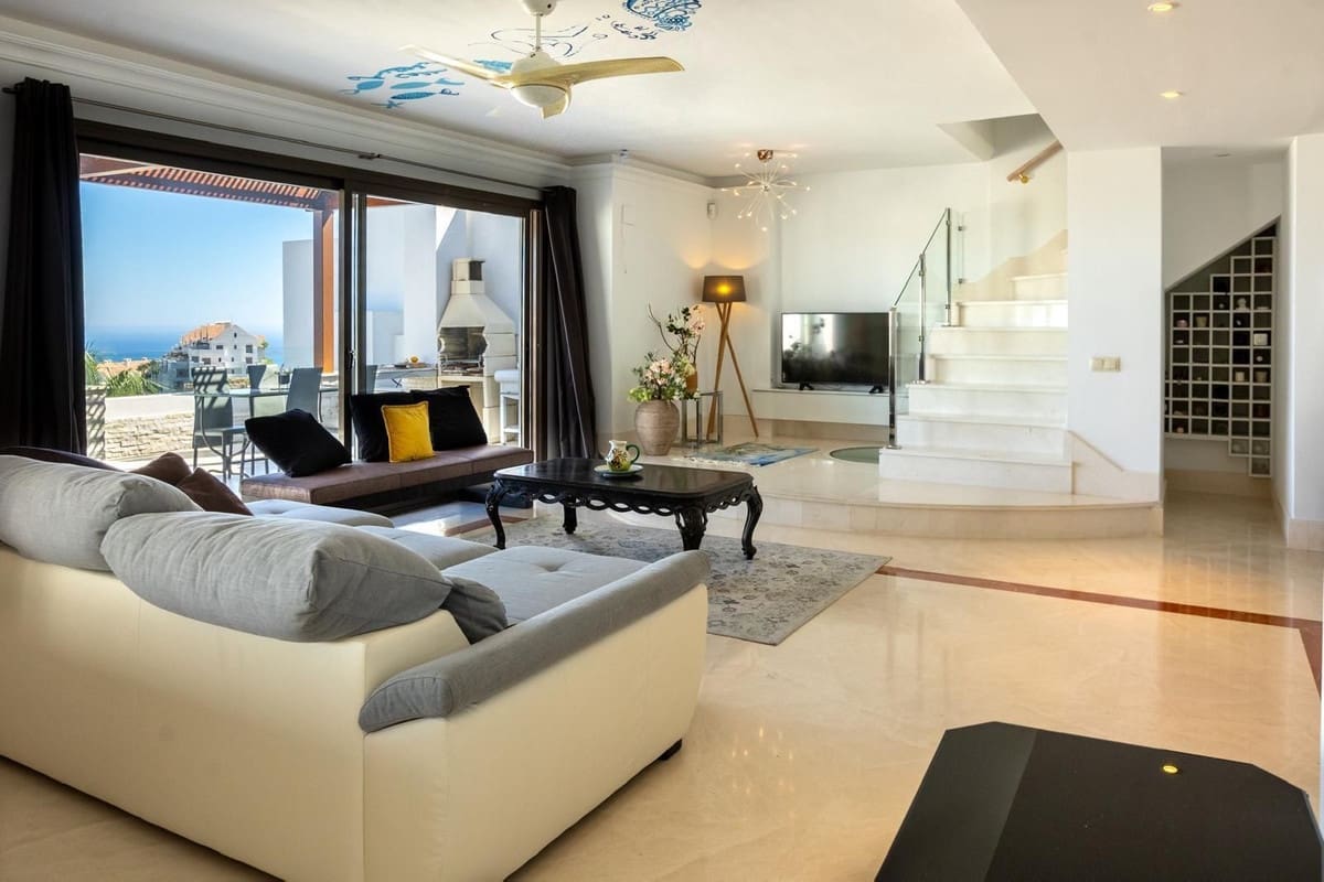 5 slaapkamer Appartement voor vakantieverhuur in La Cala de Mijas met zwembad garage - € 1.500 (Ref: 10014689)