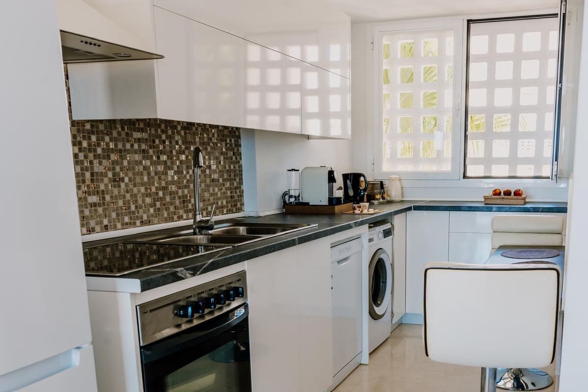 5 slaapkamer Appartement voor vakantieverhuur in La Cala de Mijas met zwembad garage - € 1.500 (Ref: 10014689)
